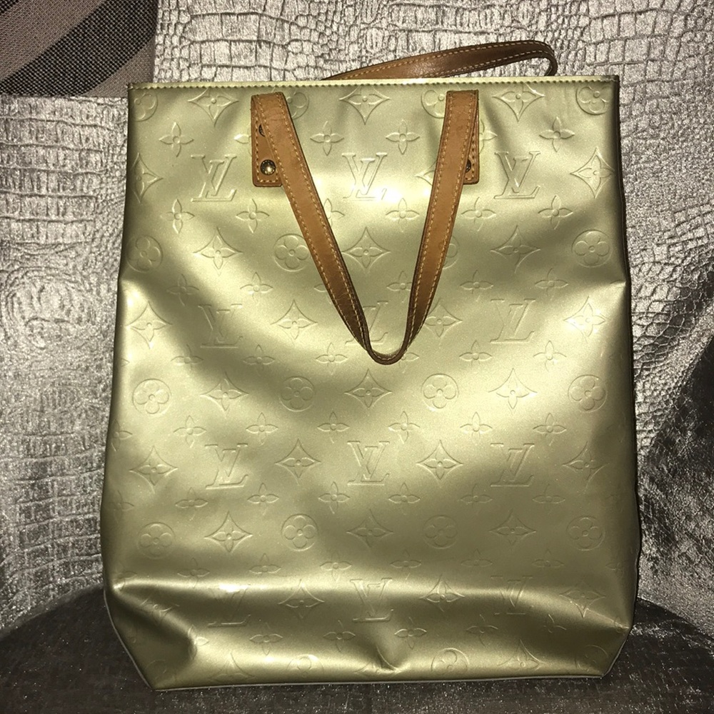 ❌SOLD OUT ❌Authentic Louis Vuitton Reade